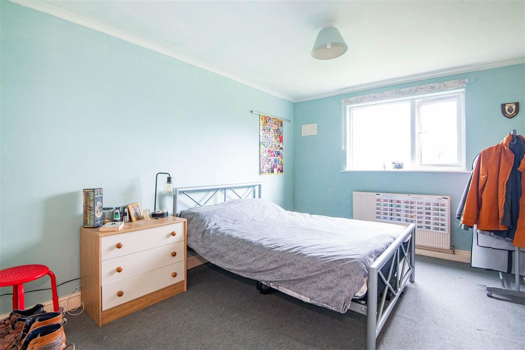 Property photo 3 of 13 Master Bedroom