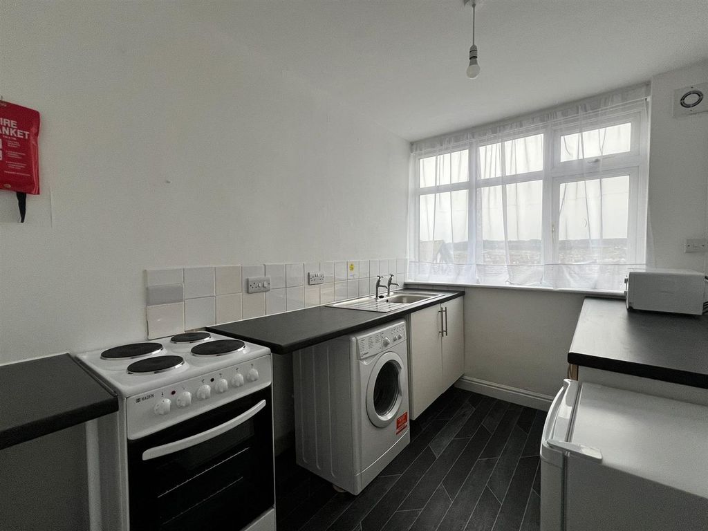 Property photo 3 of 4