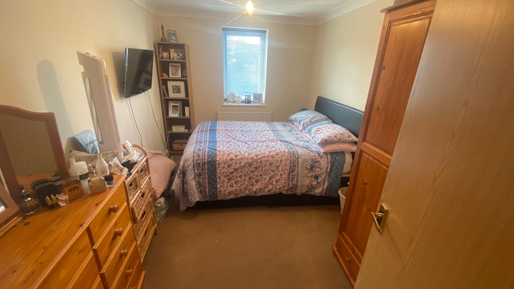 Property photo 3 of 5