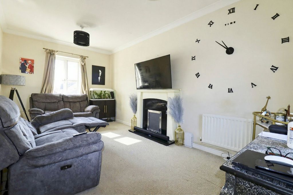Property photo 2 of 24