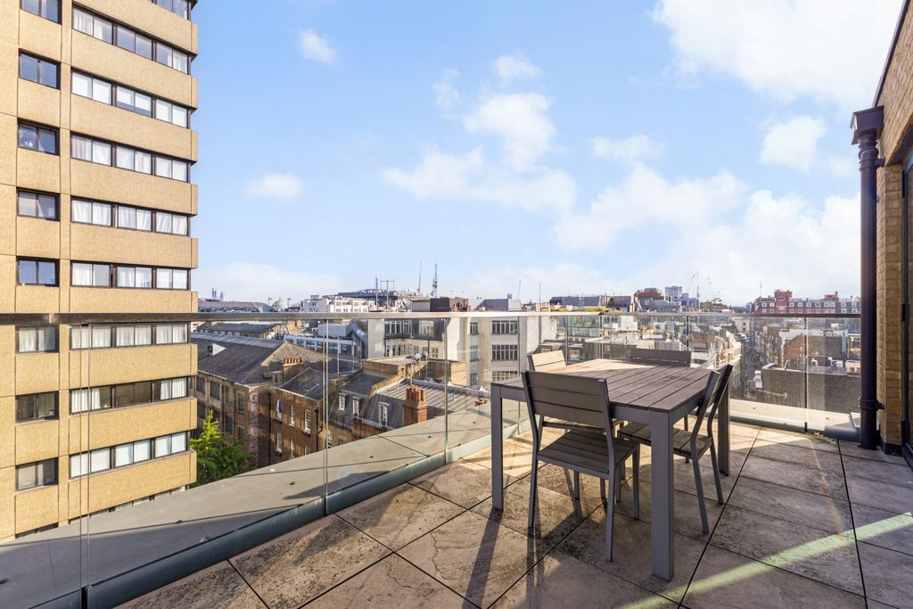Property photo 2 of 15 Soho Thirteen Apa...