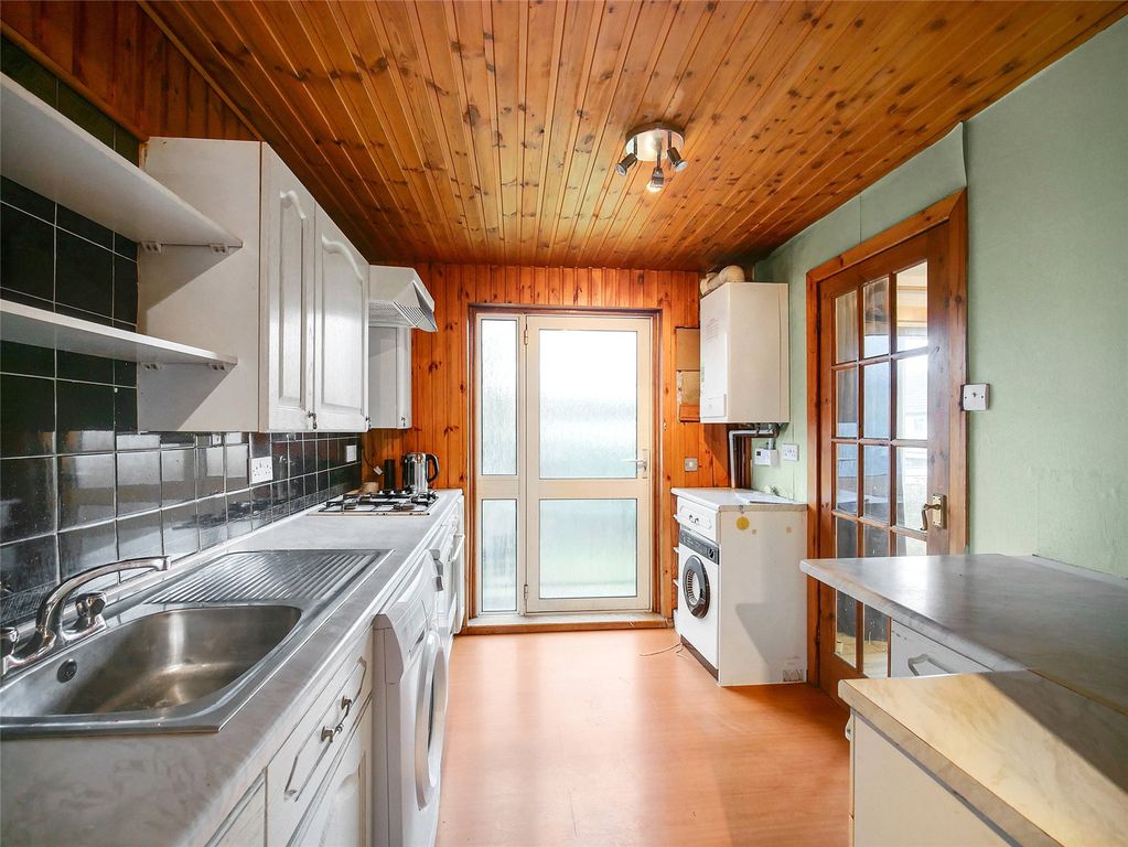 Property photo 3 of 21 Kitchen