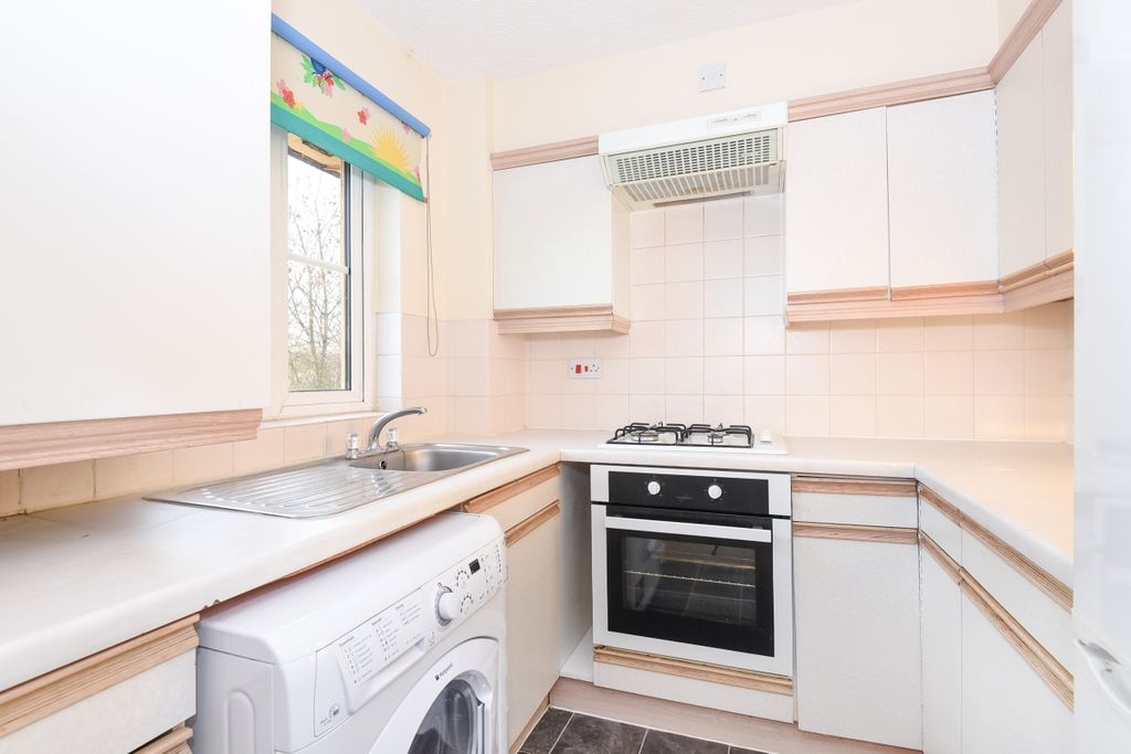 Property photo 2 of 8 Kitchen