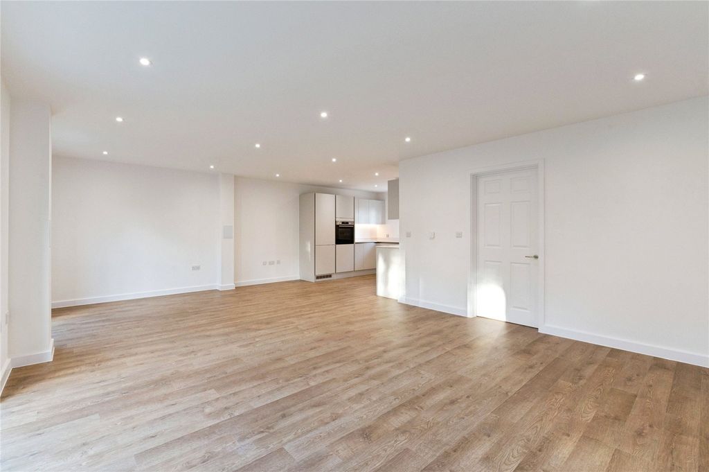 Property photo 3 of 19 Open Plan Area