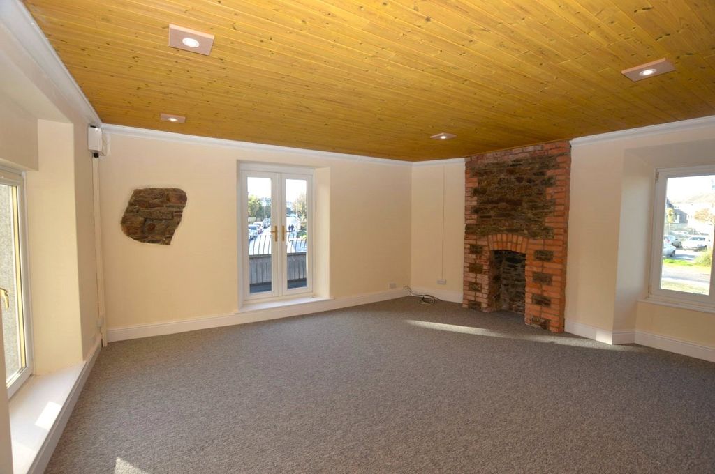 Property photo 3 of 12 Picture No. 10