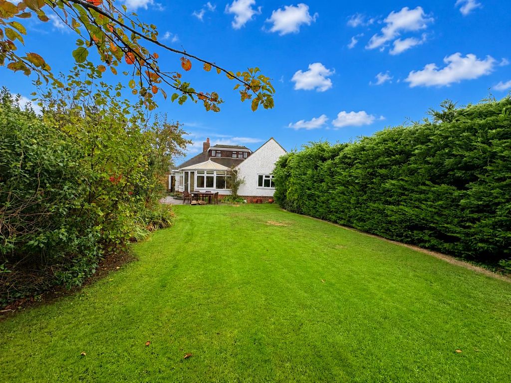 Property photo 2 of 27 Sunny Garden With White Conservatory New.Png