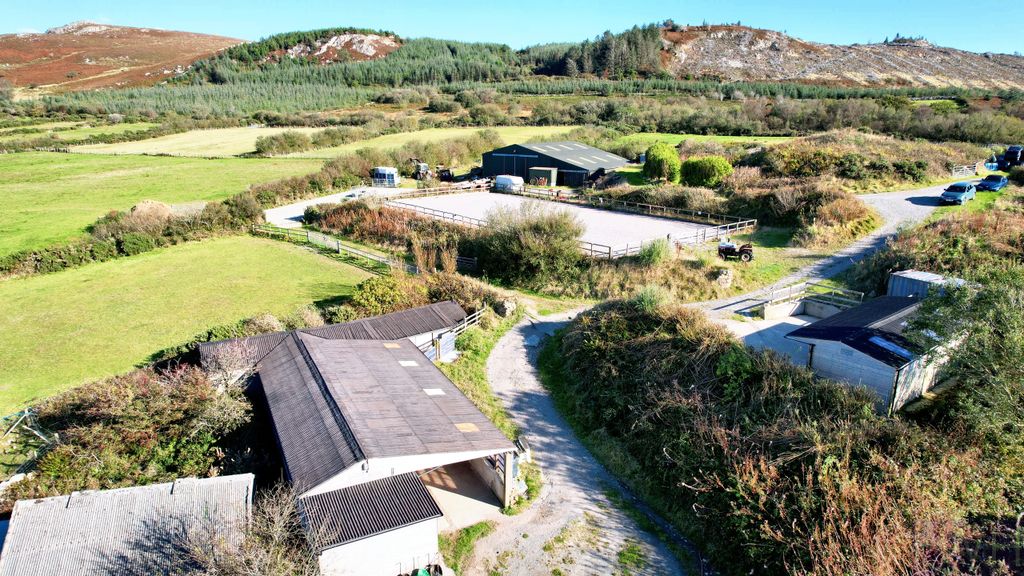 Property photo 3 of 16 Stables & Menage Aerial