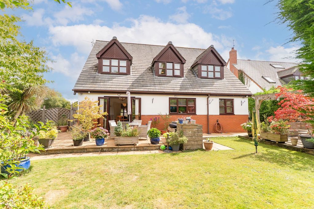 Property photo 1 of 32