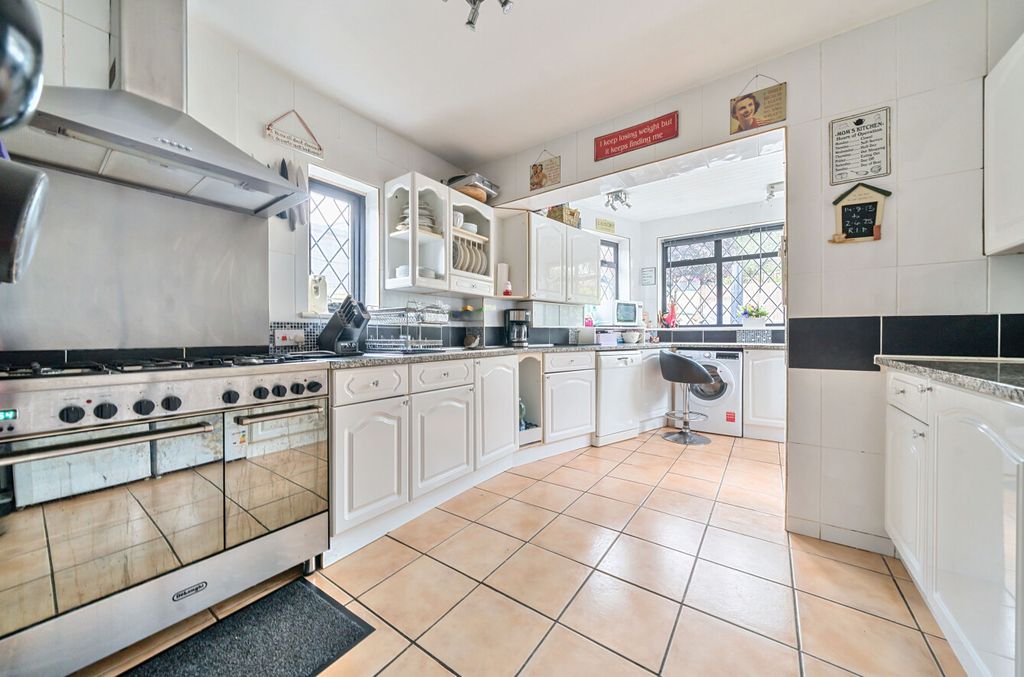 Property photo 2 of 16 1337084-19-689Cbe...