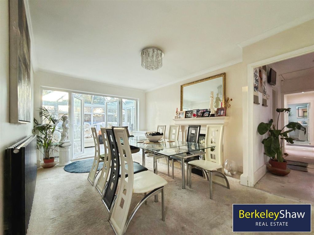 Property photo 3 of 18 Dining Room