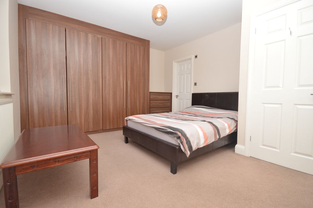 Property photo 1 of 9 Double Room To Rent In Shared House