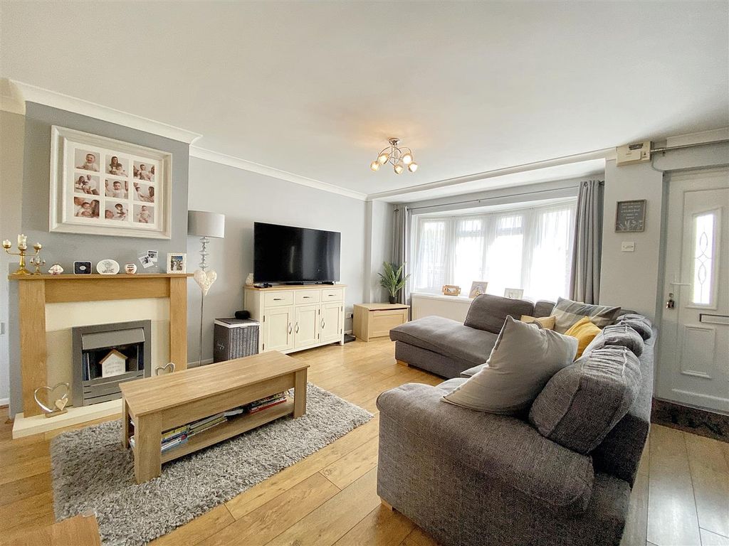 Property photo 3 of 18 0Bef666D-1D08-4329-9312-28A9DC2B12E6.Jpg