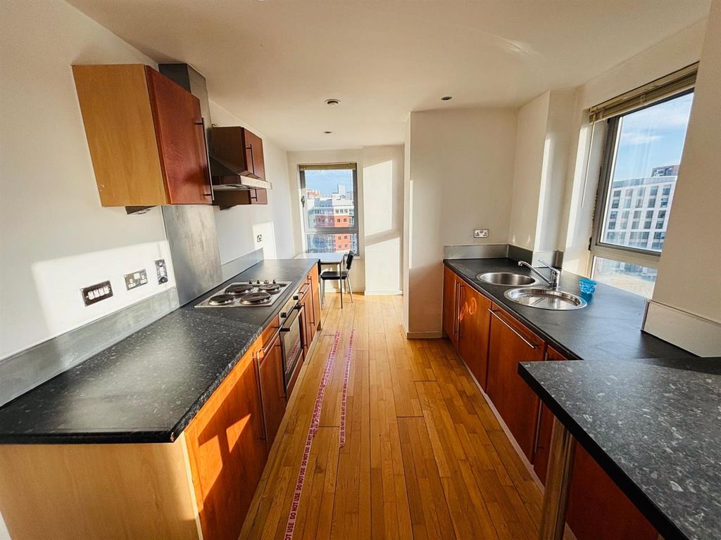 Property photo 3 of 19 Fitted Kitchen: