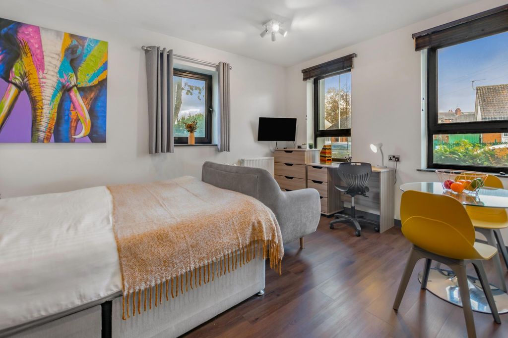 Property photo 2 of 9 Property Photo