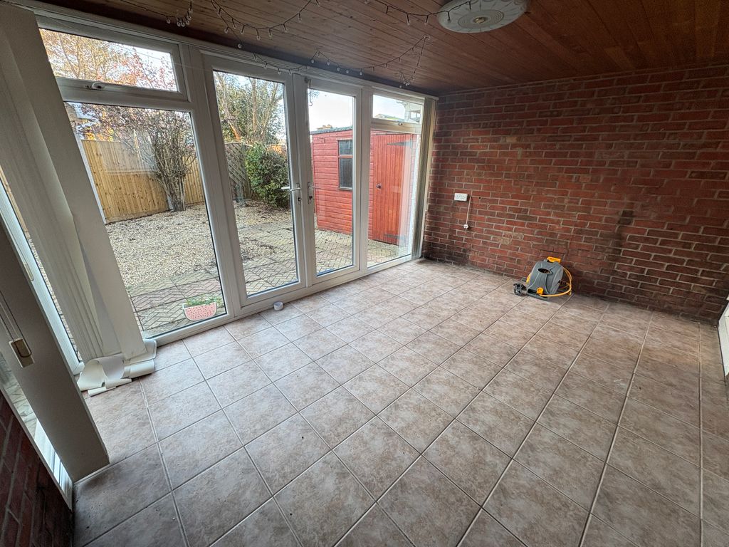 Property photo 3 of 8 Conservatory