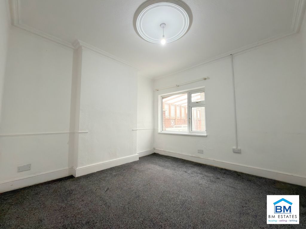 Property photo 3 of 9 Photo 8