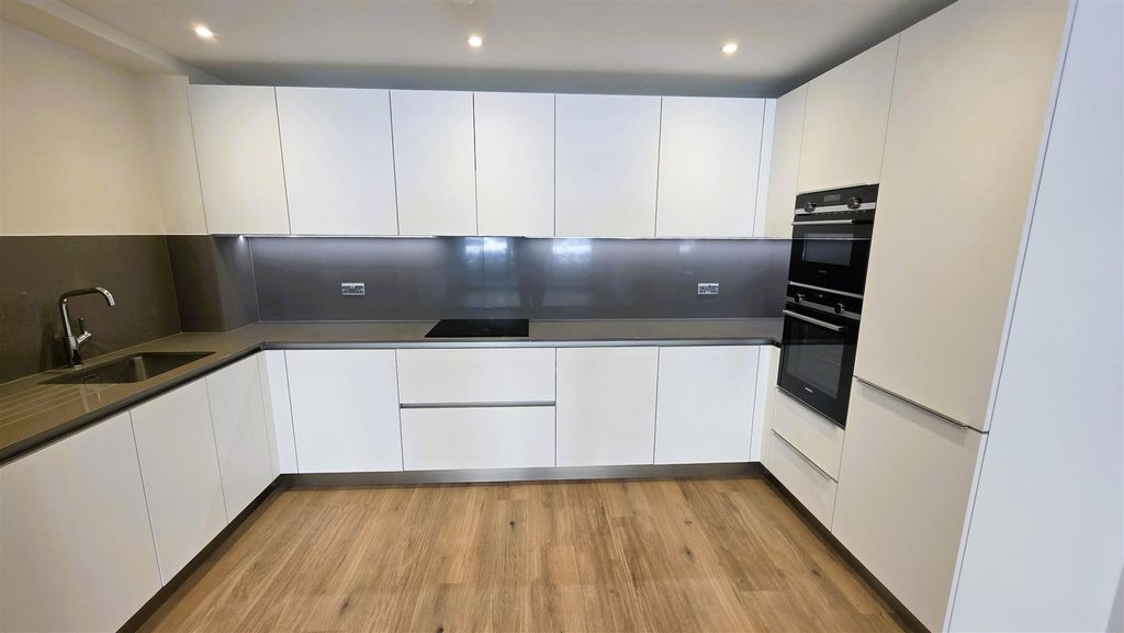 Property photo 3 of 15 Kitchen