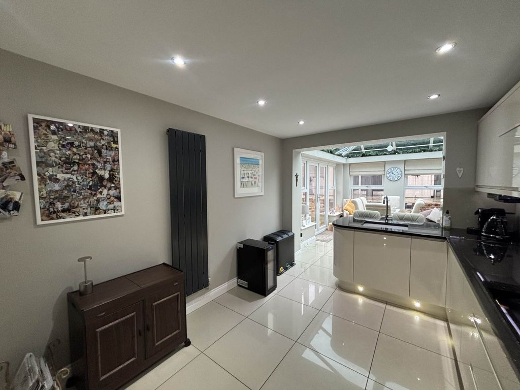 Property photo 2 of 33