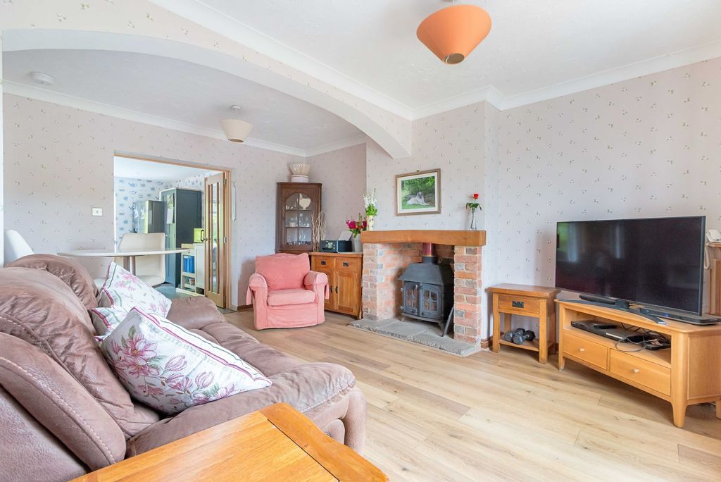 Property photo 2 of 31