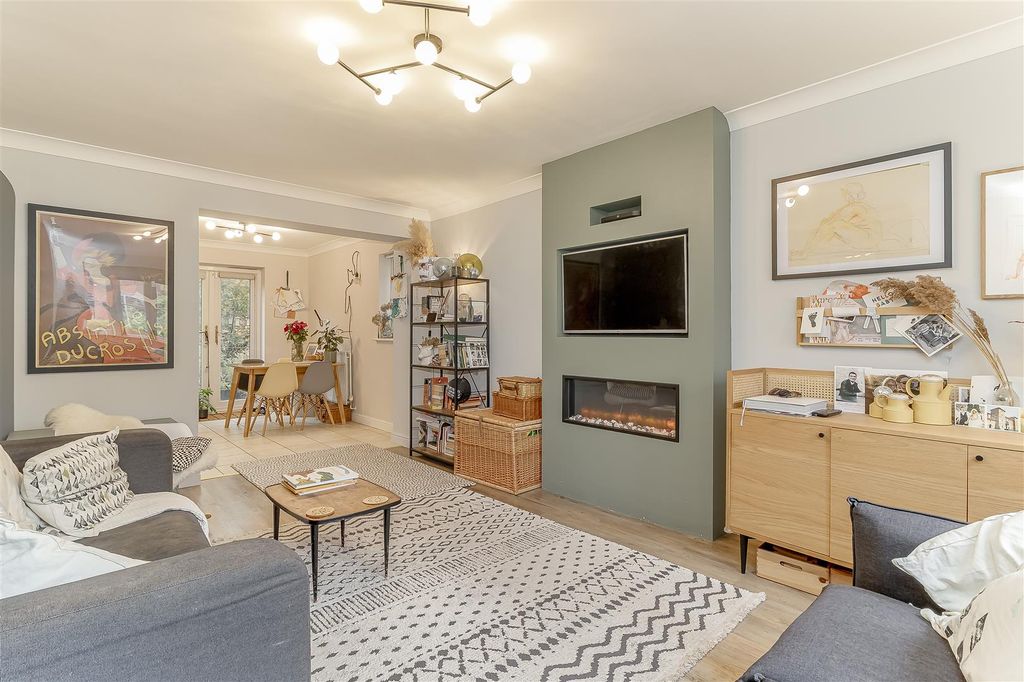 Property photo 2 of 22 Lounge - B.Jpg