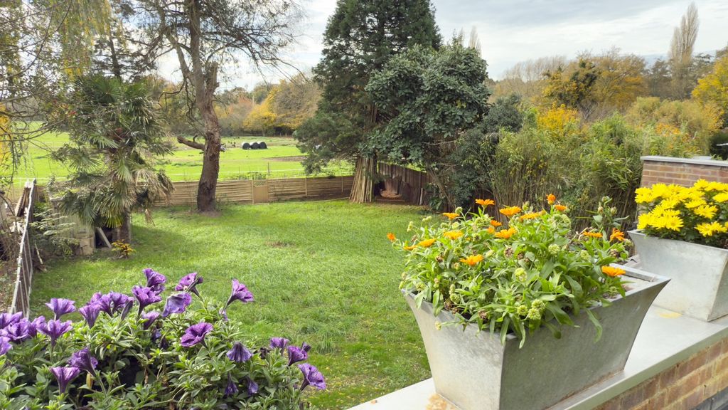 Property photo 3 of 29 Garden(1)