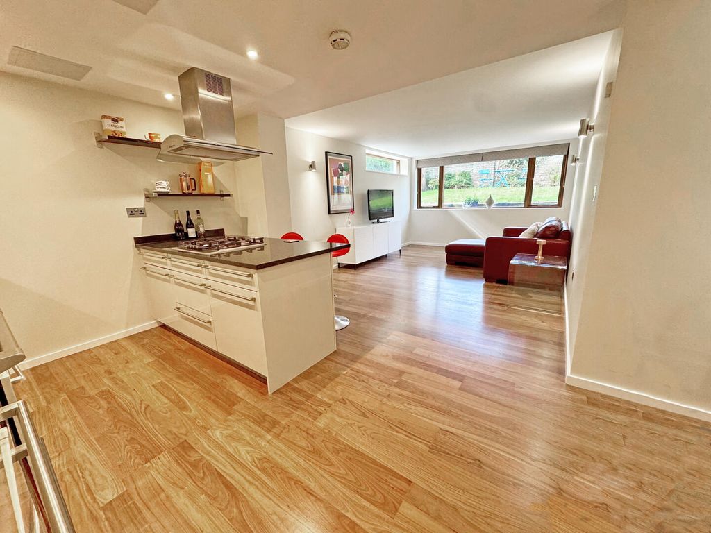 Property photo 1 of 7 Kitchen