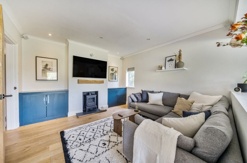 Property photo 3 of 25 1336618-18-689606...