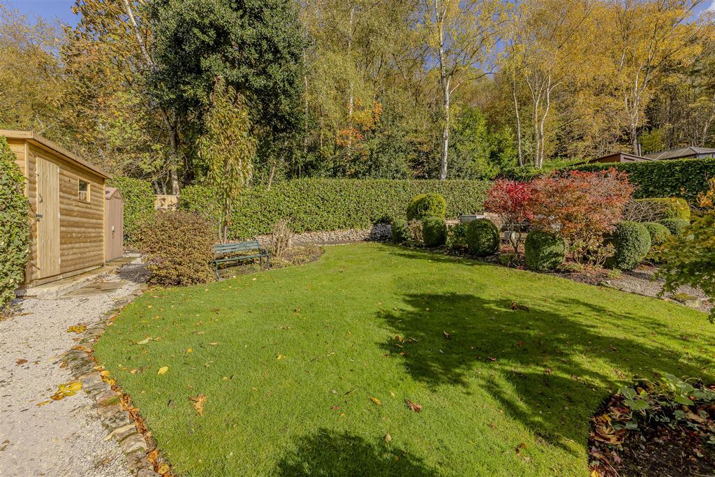 Property photo 3 of 42 Gardens