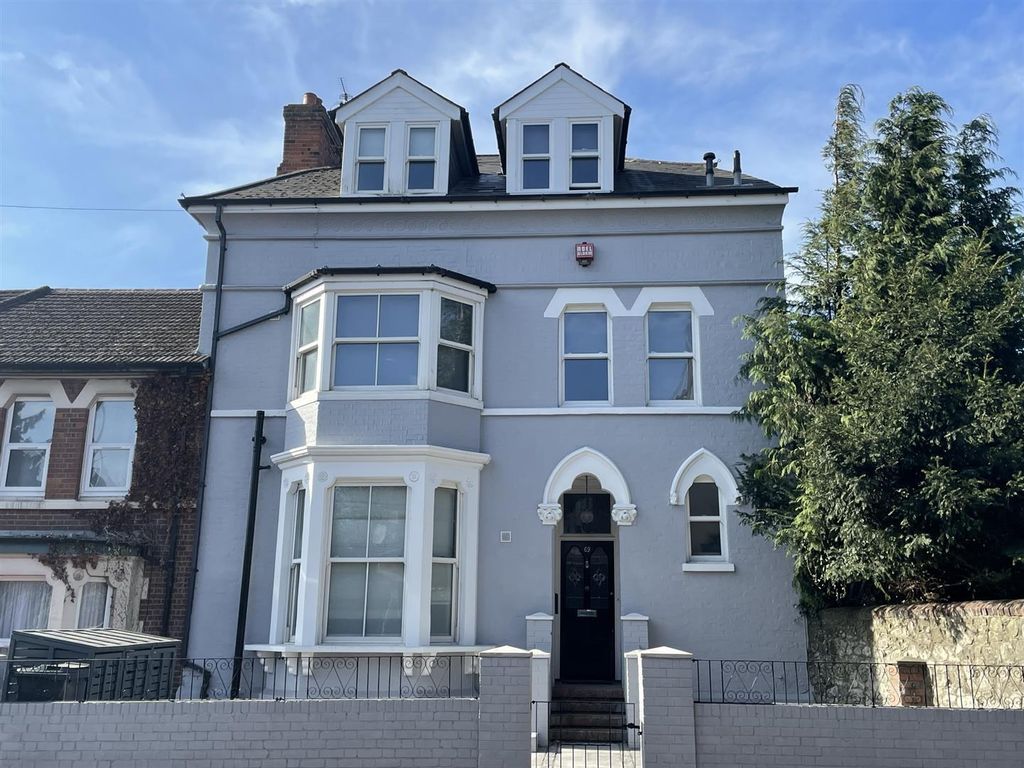 Property photo 1 of 12 External