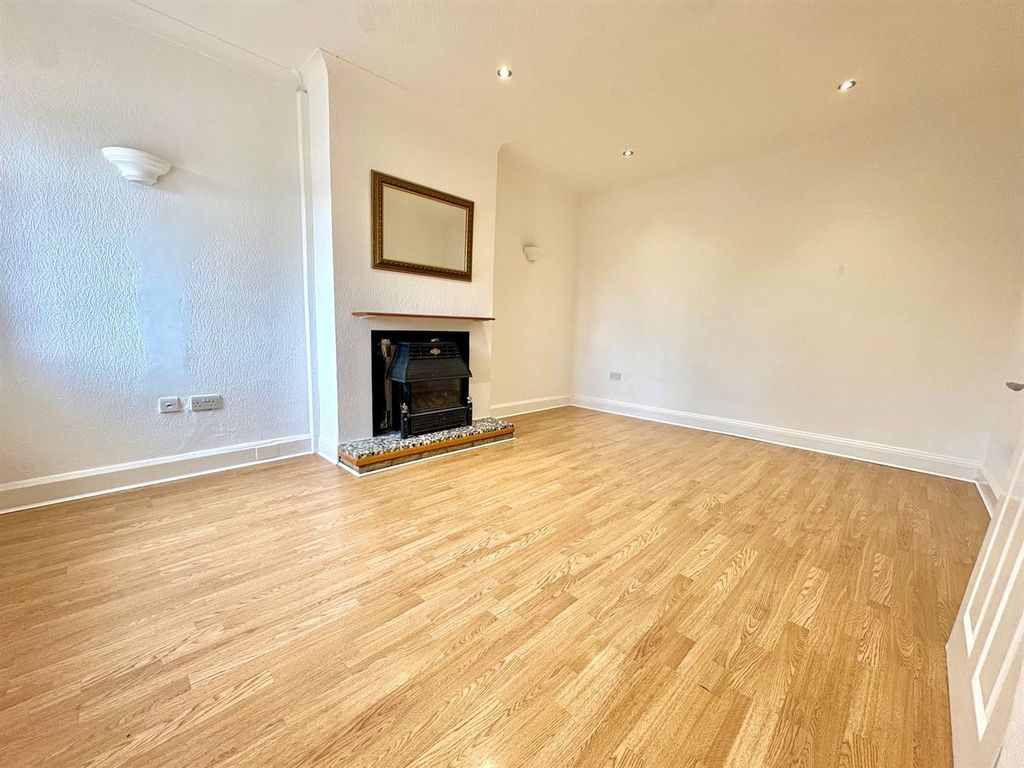Property photo 1 of 9 7.Jpg