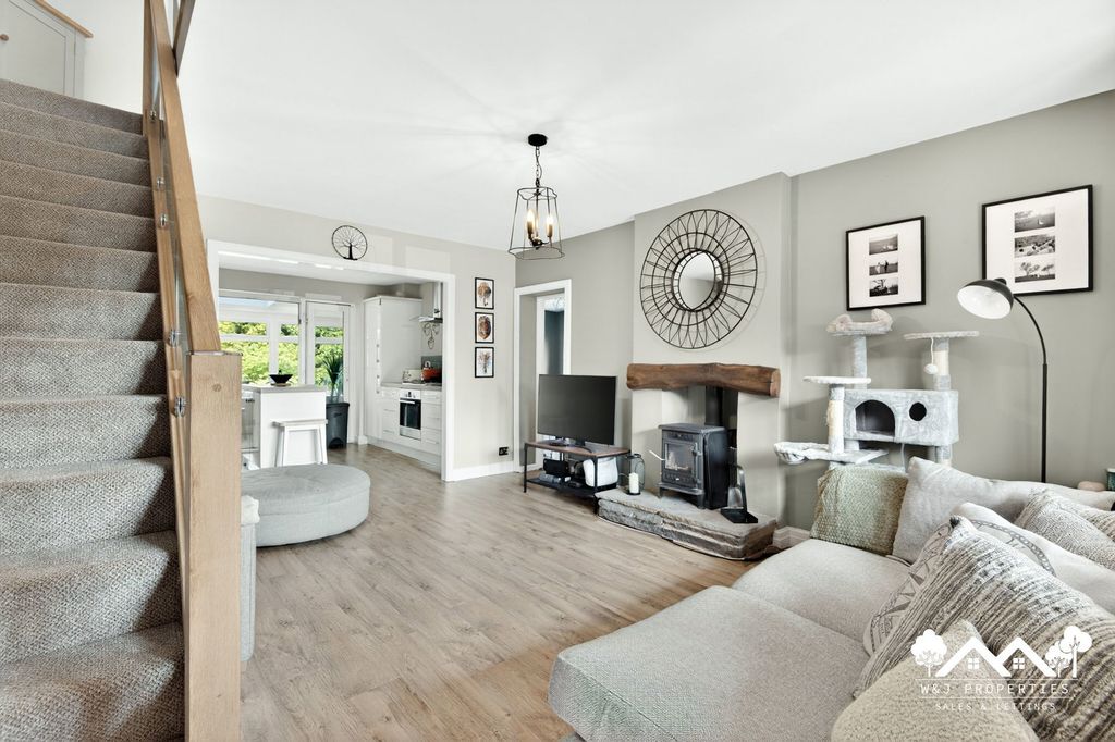 Property photo 2 of 32