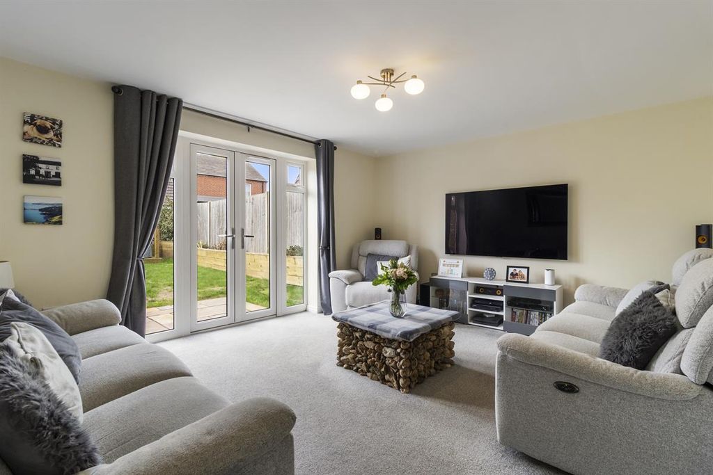 Property photo 3 of 19 Photo 16