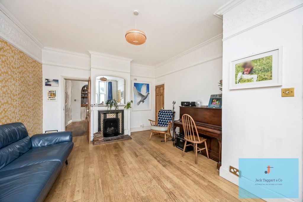 Property photo 2 of 18