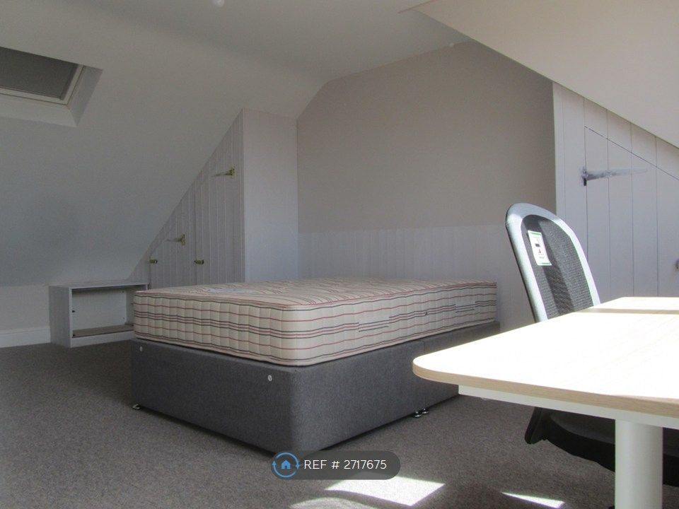 Property photo 1 of 11 Attic Bedroom