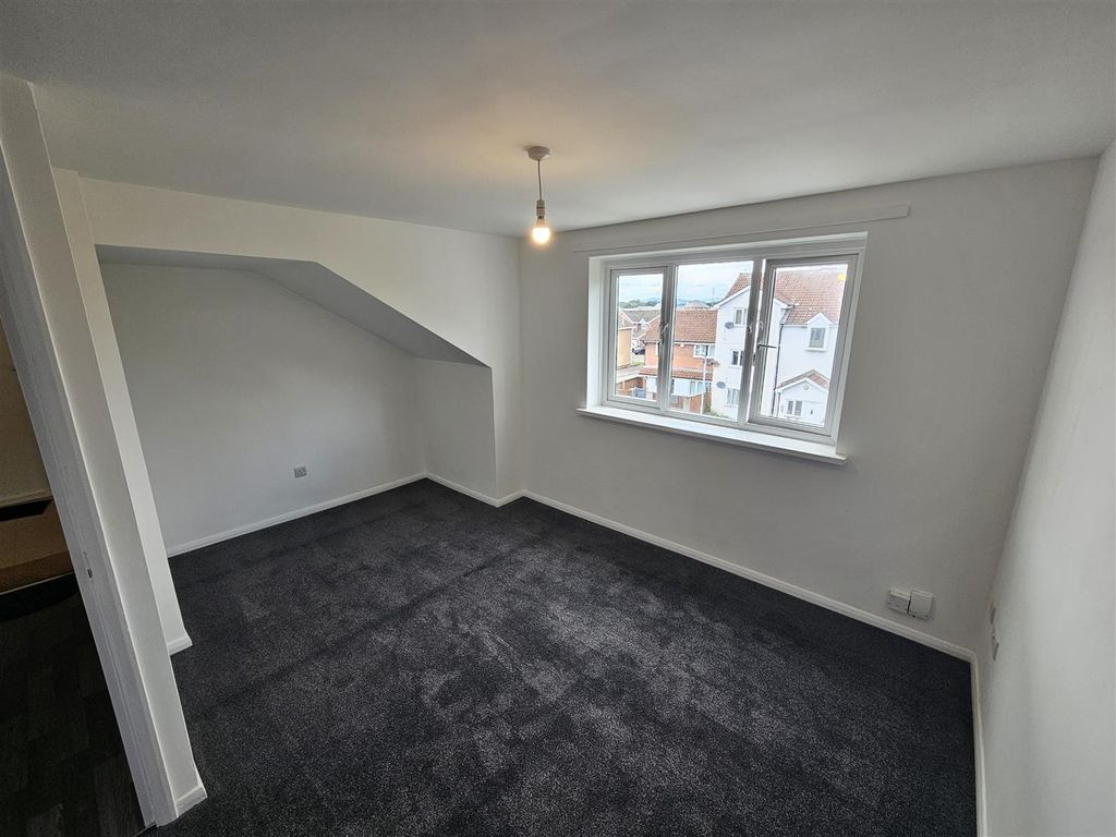 Property photo 2 of 12 Lounge