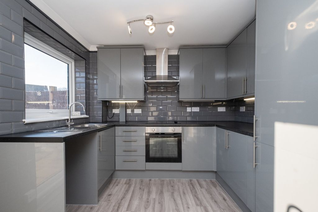 Property photo 3 of 13 Picture 3