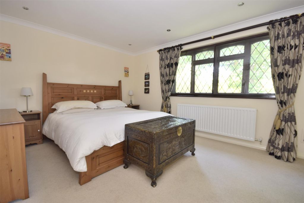 Property photo 3 of 18 Master Bedroom