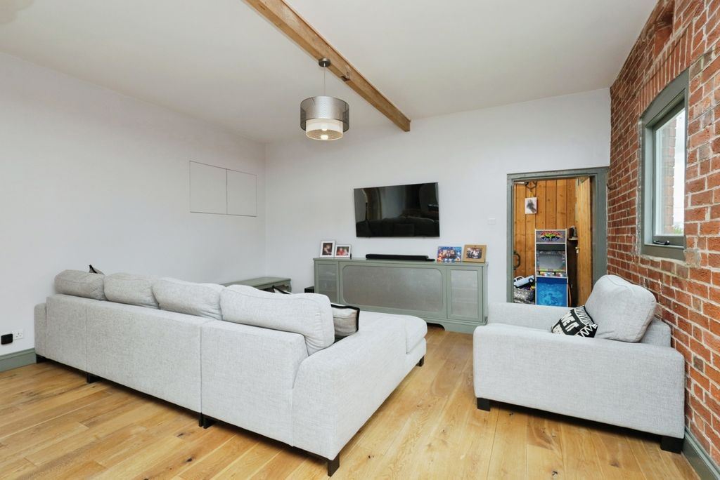 Property photo 2 of 17 Pbox-Img.Jpg