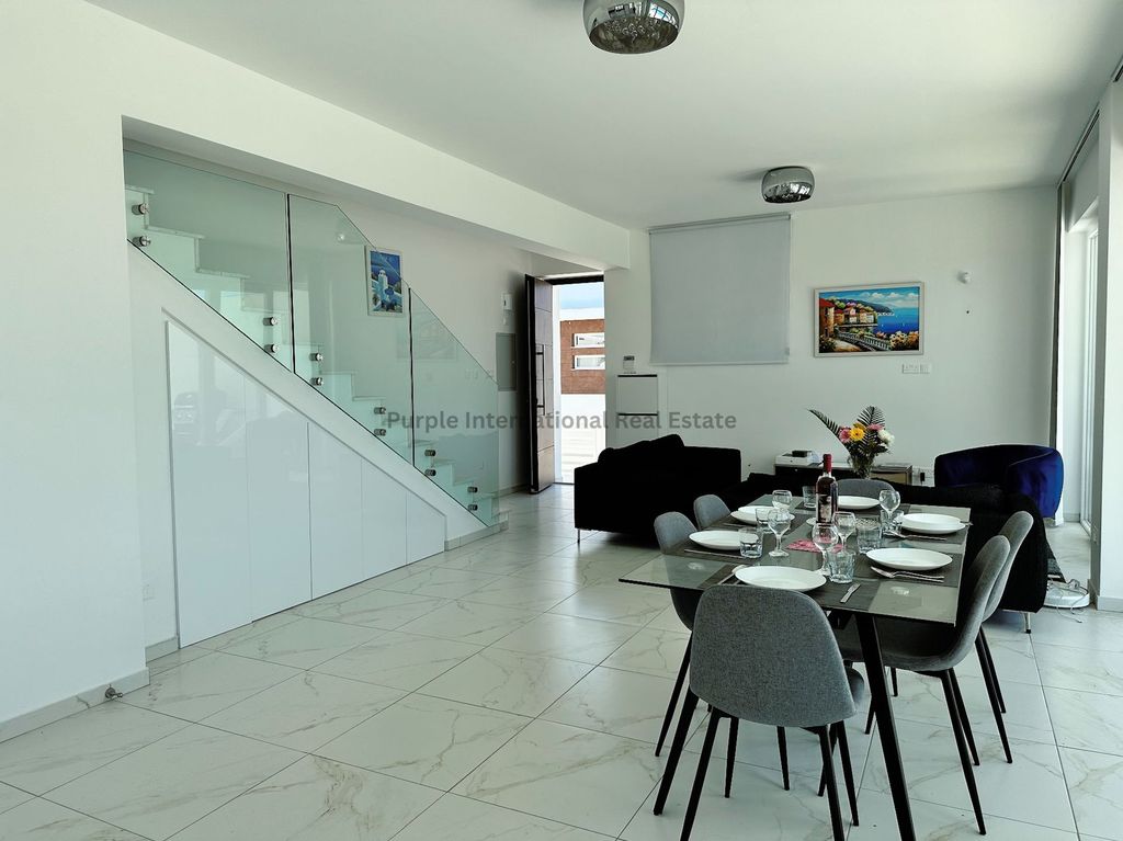 Property photo 2 of 33