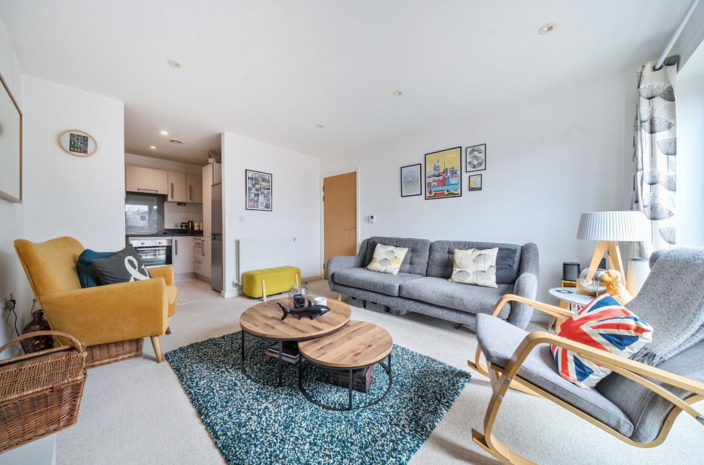 Property photo 2 of 18 1410041-27-698Db9...