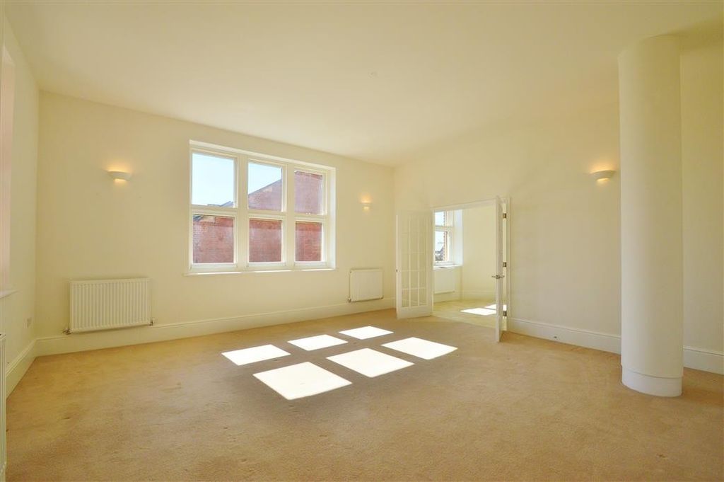 Property photo 2 of 9 Living Room