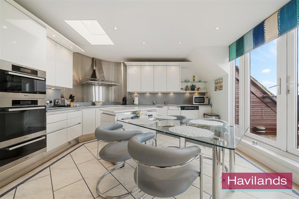 Additional image 5 of 3 bed flat for saleCrescent Road, Enfield EN2
