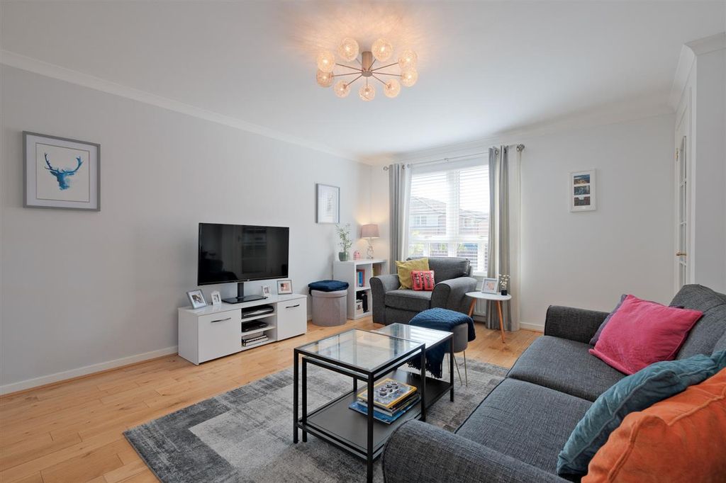 Property photo 3 of 27