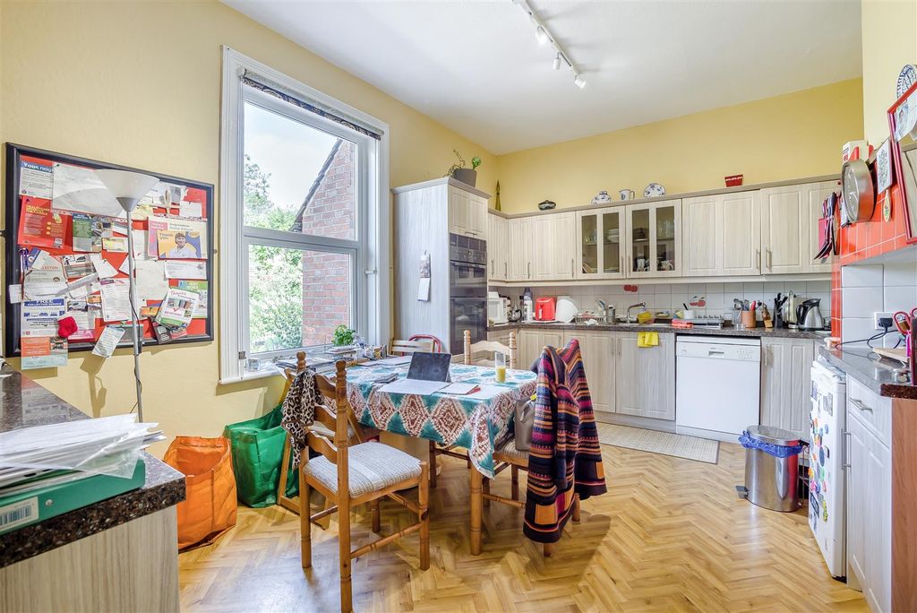 Property photo 2 of 12 8654290-Interior12.Jpg