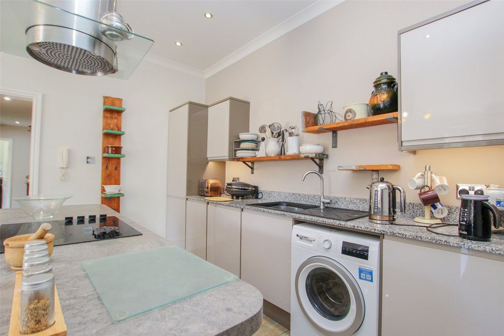 Property photo 3 of 18 Picture No. 32