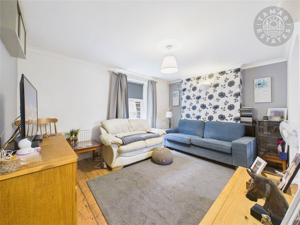 Property photo 2 of 13 Lounge