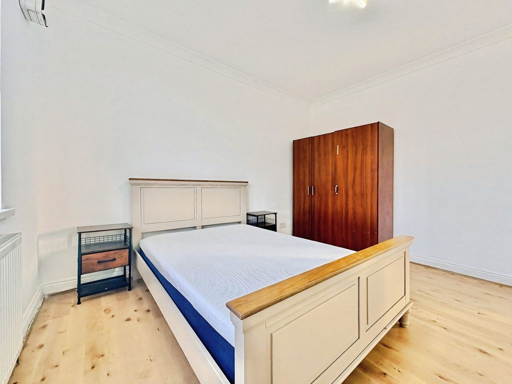 Property photo 2 of 5 Bedroom