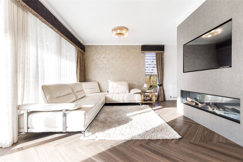 Property photo 3 of 40 Picture No. 22