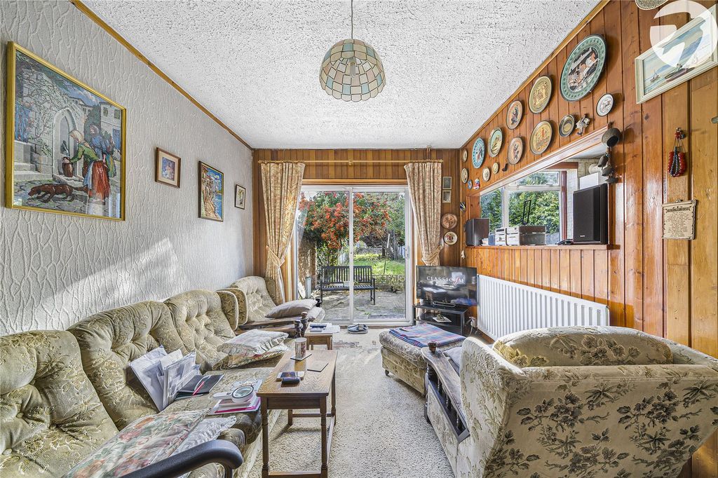 Property photo 3 of 25 Dining Room