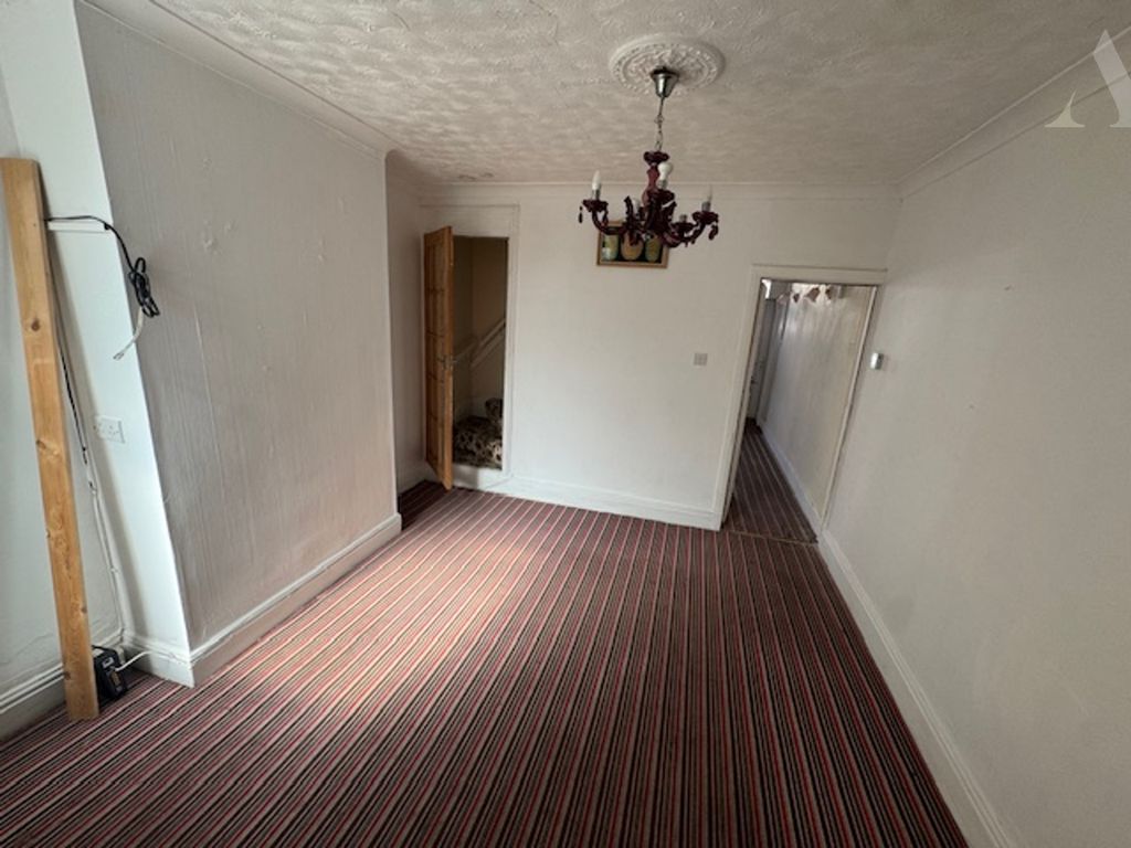 Property photo 3 of 10 21 Asquith Road Back Reception Room.Jpeg